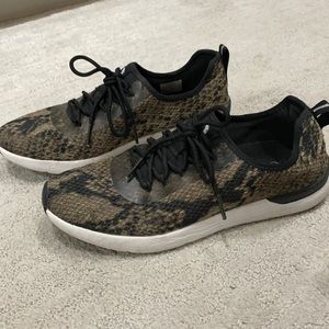 Jessica Simpson snakeskin tennis shoes. Size 7.5. Worn, but great condition!